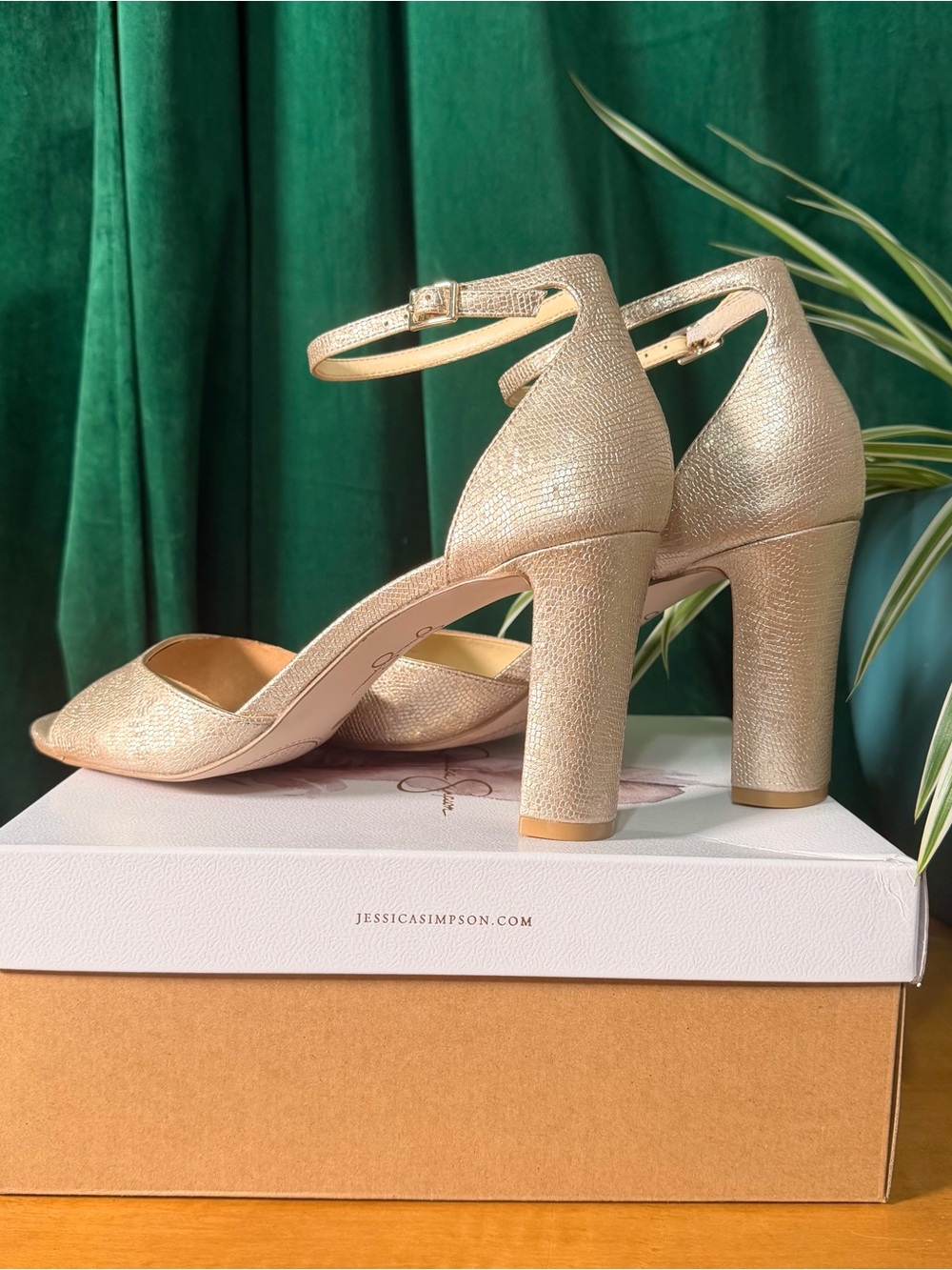 Jessica Simpson Luxcilla soft gold heels - size 11